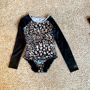 The bodysuit is 20 and the pants are size 18